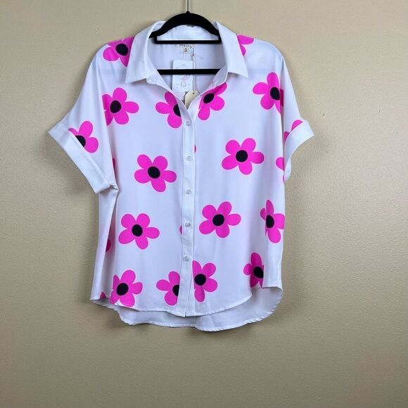 JODIFL Tops - NWT Jodifl Blouse Top Daisy Floral Button Down Pink White Size M